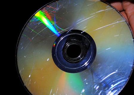 Пример поцарапанного компакт-диск